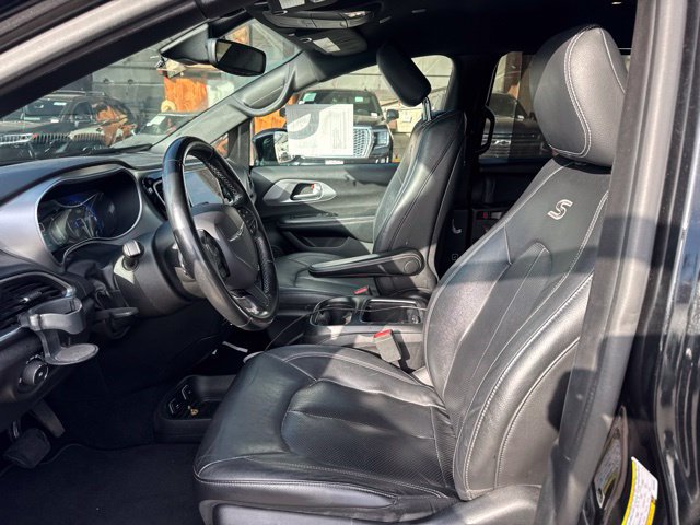 Used 2019 Chrysler Pacifica Touring-L Plus w/ Advanced Safetytec Group FWD image 9