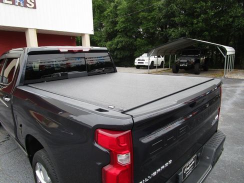 Used 2023 Chevrolet Silverado 1500 High Country w/ Technology Package AWD/4WD image 27