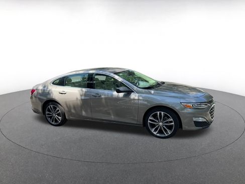 Used 2024 Chevrolet Malibu LT image 2