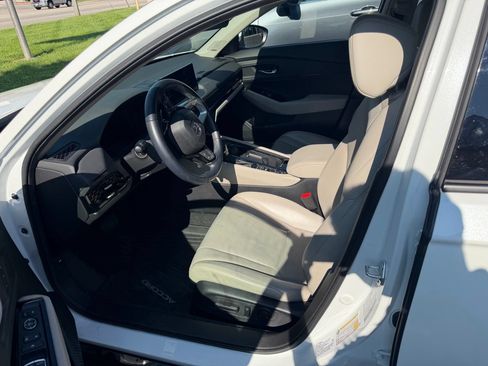 Used 2024 Honda Accord Touring image 9