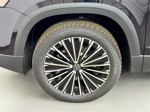 New 2025 Volkswagen Taos SE image 18