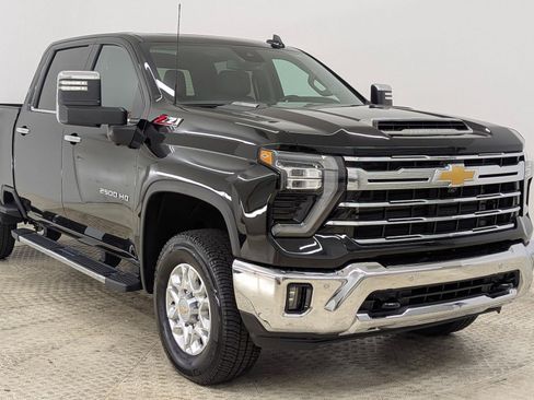 Used 2025 Chevrolet Silverado 2500 LTZ w/ LTZ Convenience Package image 7