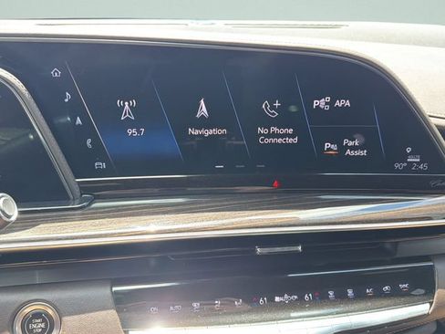 Used 2021 Cadillac Escalade Premium Luxury AWD/4WD image 26