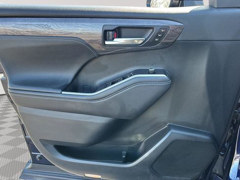 Used 2021 Toyota Highlander Platinum image 27