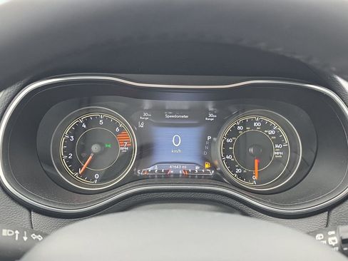 Used 2023 Jeep Cherokee Altitude Lux w/ Mopar Interior Package AWD/4WD image 16