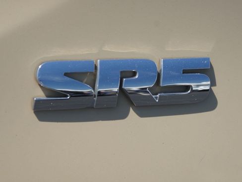 Used 2019 Toyota Tacoma SR5 RWD image 16