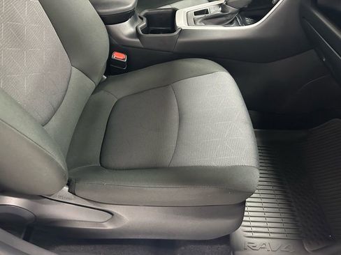 Used 2025 Toyota RAV4 XLE image 57