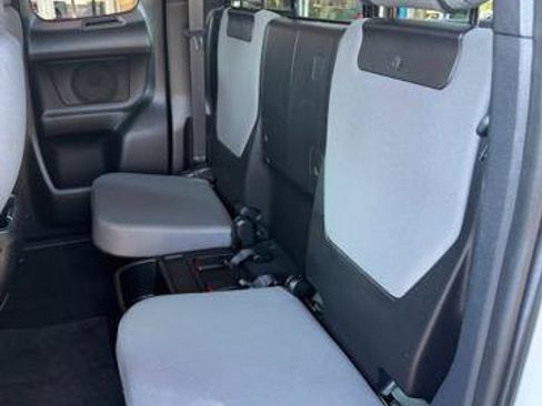 Used 2019 Toyota Tacoma SR w/ SR Convenience Package AWD/4WD image 6