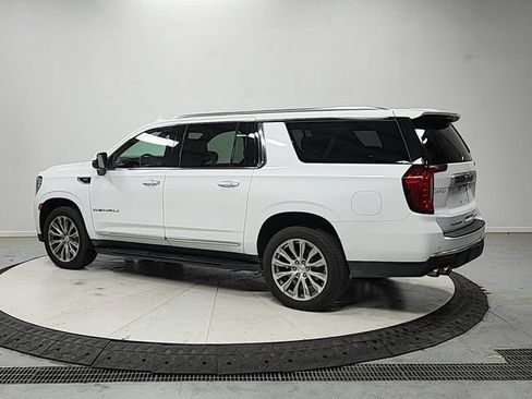 Used 2021 GMC Yukon XL Denali w/ Advanced Technology Package AWD/4WD image 5