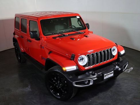 Used 2025 Jeep Wrangler Unlimited Sahara image 7