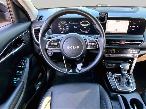 Used 2024 Kia Seltos EX AWD/4WD image 6