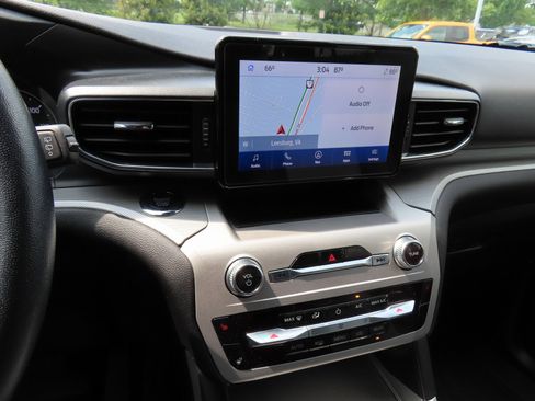 Used 2022 Ford Explorer XLT w/ Equipment Group 202A image 22