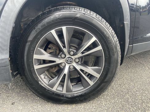 Used 2019 Toyota Highlander LE AWD/4WD image 31