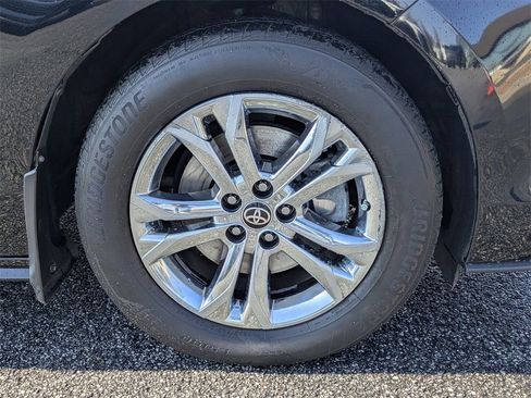 Used 2022 Toyota Sienna Platinum AWD/4WD image 11