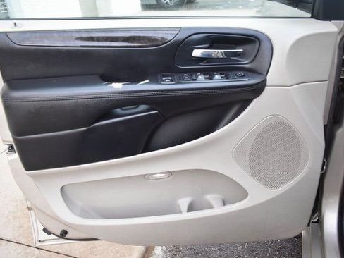 Used 2013 Dodge Grand Caravan SXT w/ Rear Park Assist Pkg image 14