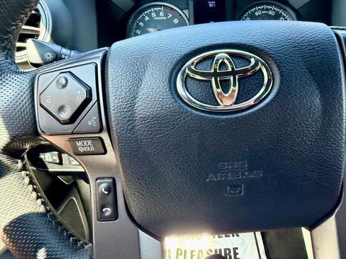 Used 2017 Toyota Tacoma TRD Off-Road w/ Tow Package AWD/4WD image 32