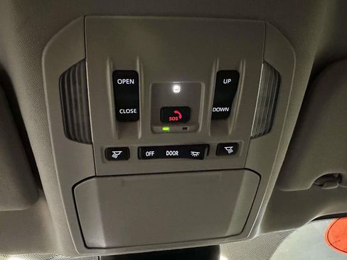 Used 2024 Toyota Highlander XLE AWD/4WD image 32