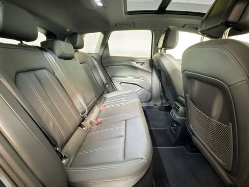 Used 2025 Audi Q4 e-tron Premium w/ Convenience Package image 25