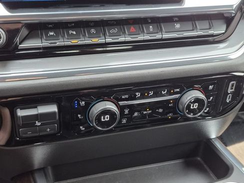 Used 2023 Chevrolet Silverado 1500 High Country w/ High Country Premium Package AWD/4WD image 15