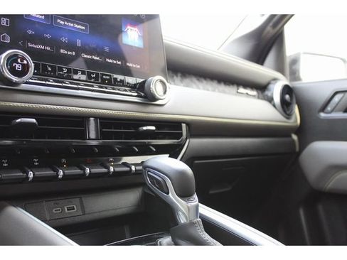 Used 2024 Chevrolet Colorado ZR2 w/ ZR2 Convenience Package III AWD/4WD image 27