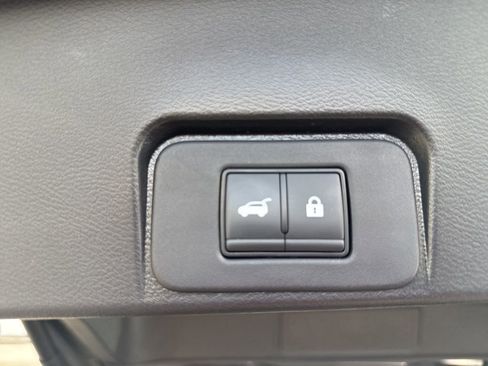 Used 2023 Nissan Rogue SL image 23