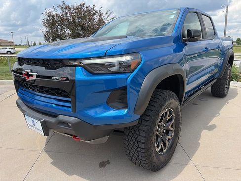 Used 2024 Chevrolet Colorado ZR2 w/ Technology Package AWD/4WD image 3