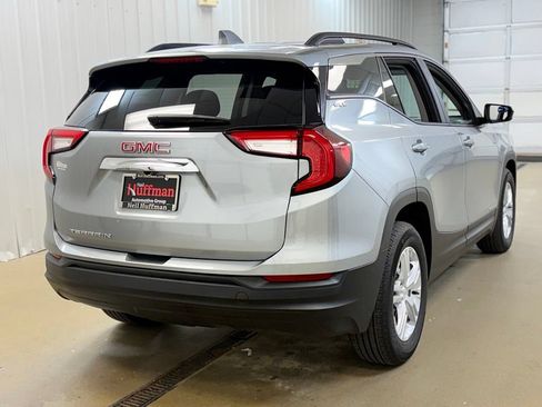 Used 2024 GMC Terrain SLE w/ Driver Convenience Package FWD image 5