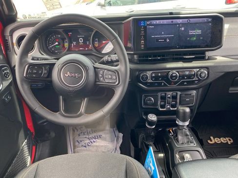 Used 2024 Jeep Wrangler Unlimited w/ Convenience Group AWD/4WD image 9