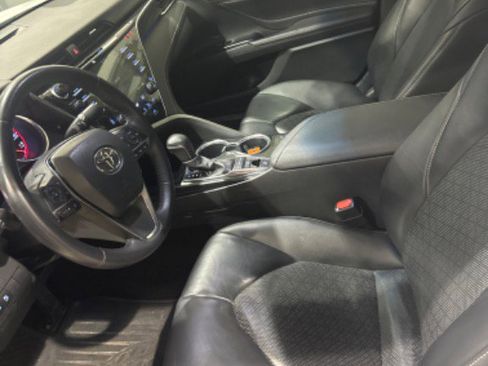 Used 2018 Toyota Camry XSE image 40