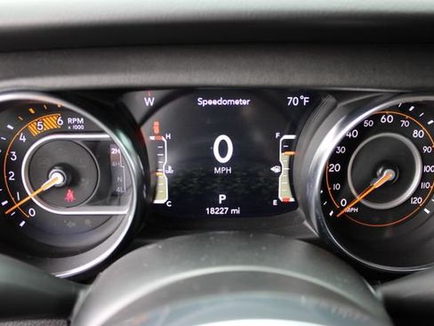 Used 2023 Jeep Wrangler Unlimited Sahara AWD/4WD image 18