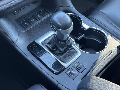 Used 2019 Toyota Highlander XLE image 31