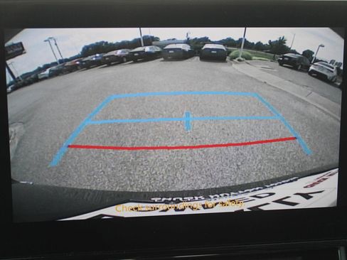 Used 2025 Toyota Sienna XLE image 17