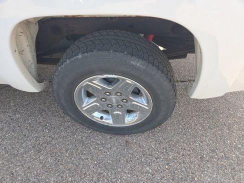 Used 2010 GMC Sierra 1500 SLE w/ All-Terrain Package AWD/4WD image 6