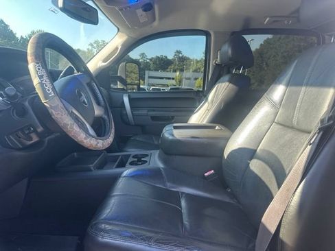 Used 2011 GMC Sierra 2500 SLE w/ SLE Preferred Package AWD/4WD image 12