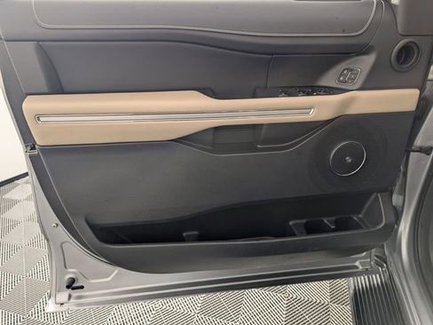 Used 2024 Ford Expedition Limited image 10