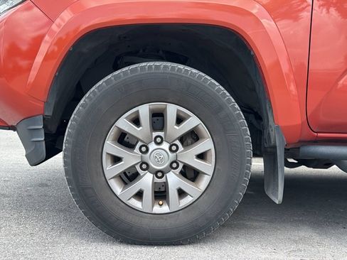 Used 2017 Toyota Tacoma SR5 w/ Tow Package AWD/4WD image 10
