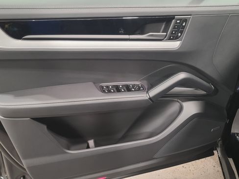 New 2026 Porsche Cayenne image 13