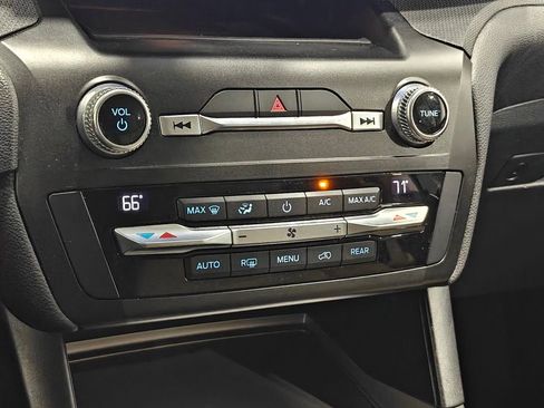 Used 2020 Ford Explorer Base image 9