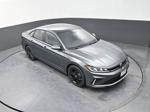 New 2026 Volkswagen Jetta SE FWD image 13
