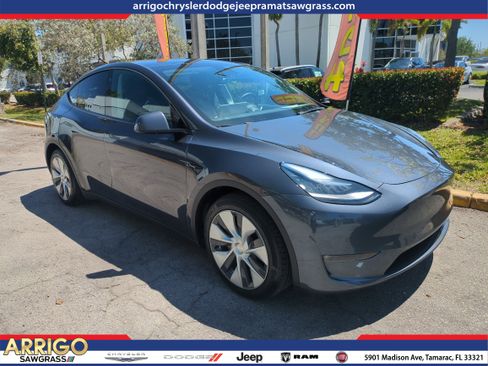Used 2021 Tesla Model Y Long Range image 1