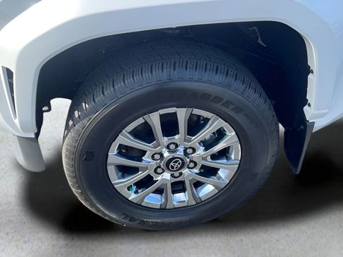 Certified 2025 Toyota Tacoma Limited image 9