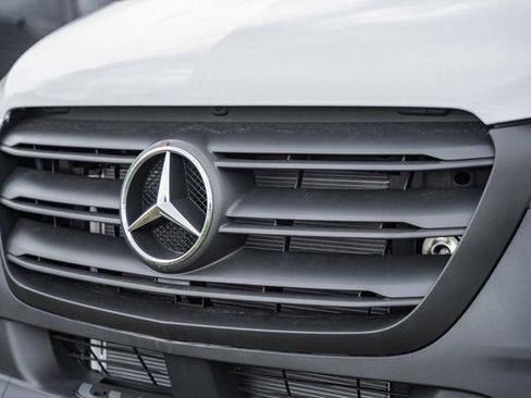 Used 2023 Mercedes-Benz Sprinter 4500 image 7