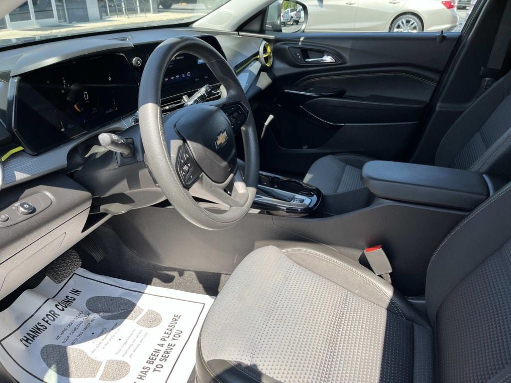 Used 2025 Chevrolet Trax LT FWD image 25