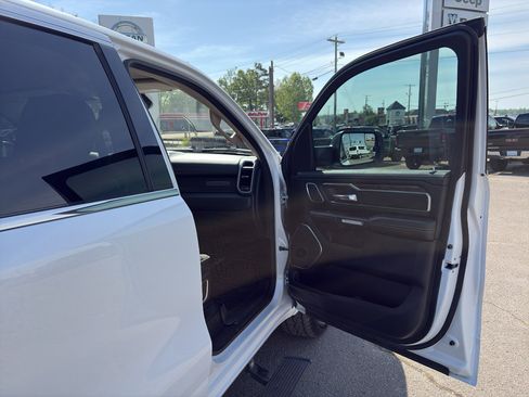 Used 2020 RAM 1500 Laramie AWD/4WD image 18