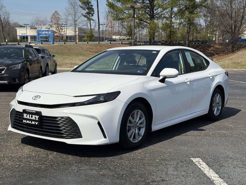 Used 2025 Toyota Camry LE image 23