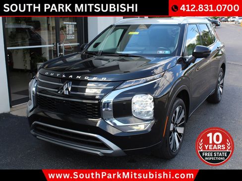 Used 2025 Mitsubishi Outlander AWD image 3