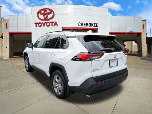 Used 2025 Toyota RAV4 XLE AWD/4WD image 7