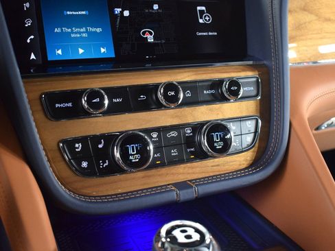 New 2026 Bentley Bentayga AWD/4WD image 36