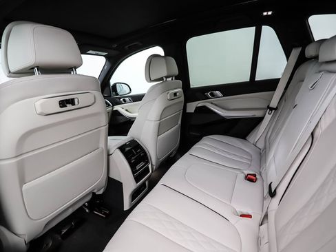 New 2026 BMW X5 xDrive40i w/ M Sport Package AWD/4WD image 21