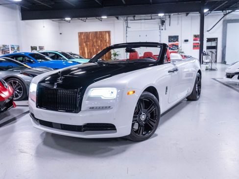 Used 2017 Rolls-Royce Dawn RWD image 74